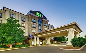 Holiday Inn Express And Suites Nashville Opryland